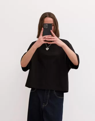 T-shirt med kort ärm och kortärmad passform i kraftig bomull