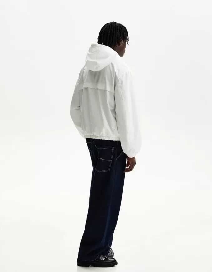 Teknisk jacka med huva Teknisk jacka med huva