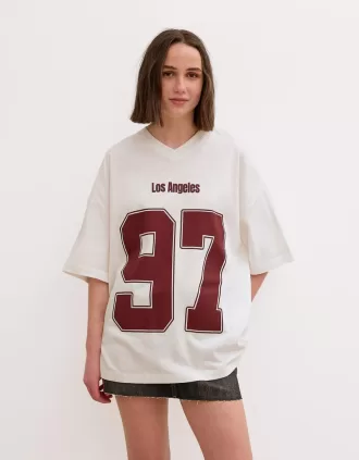 Tryckt kortärmad T-shirt med V-ringad