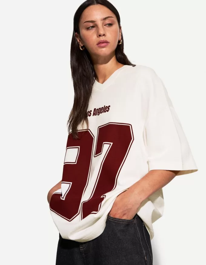 Tryckt kortärmad T-shirt med V-ringad