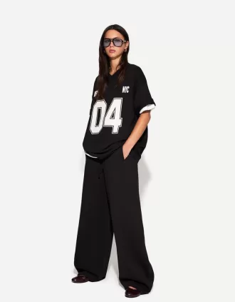 Tryckt kortärmad T-shirt med V-ringad