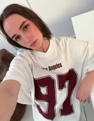 Tryckt kortärmad T-shirt med V-ringad