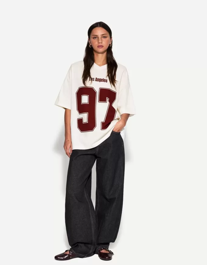 Tryckt kortärmad T-shirt med V-ringad