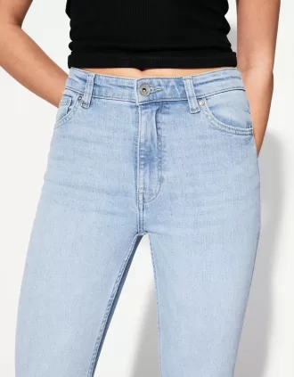 Utsvängda jeans