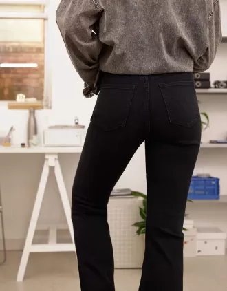 Utsvängda jeans