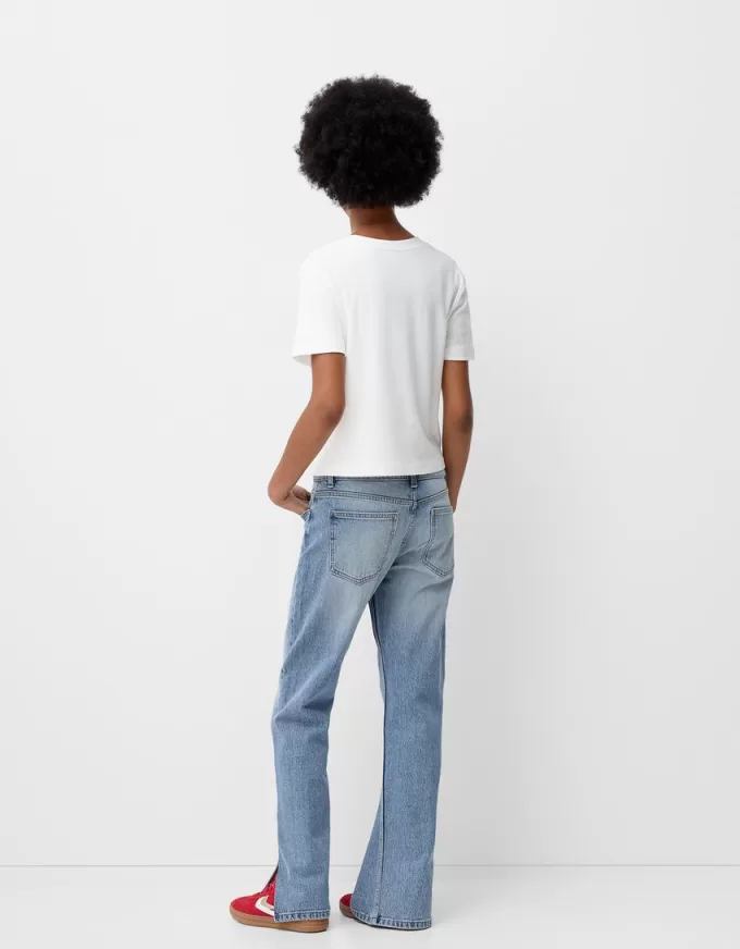 Utsvängda jeans med delad fåll Utsvängda jeans med delad fåll