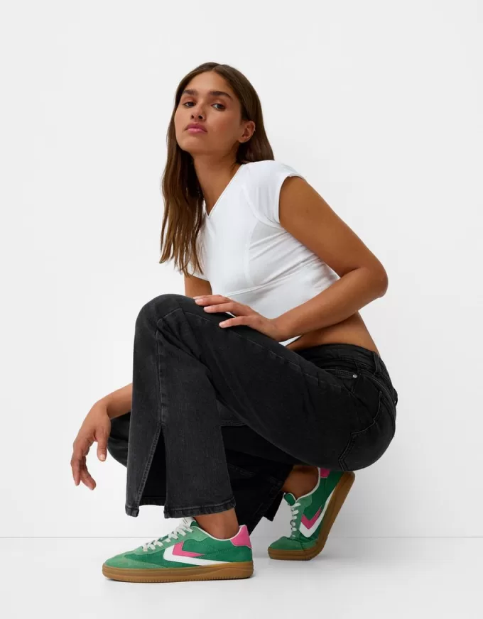 Utsvängda jeans med delad fåll Utsvängda jeans med delad fåll