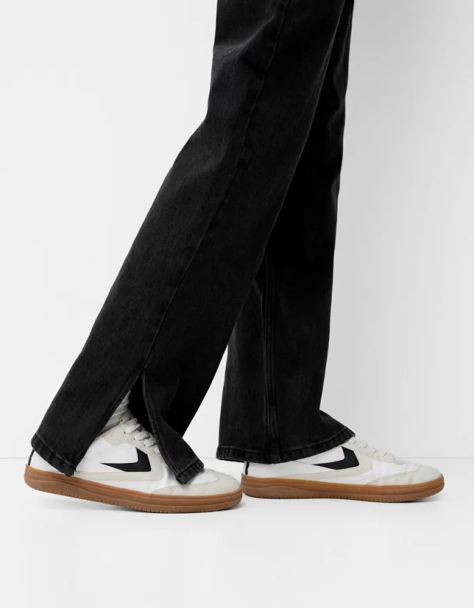 Utsvängda jeans med delad fåll Utsvängda jeans med delad fåll