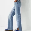 Utsvängda jeans med delad fåll Utsvängda jeans med delad fåll