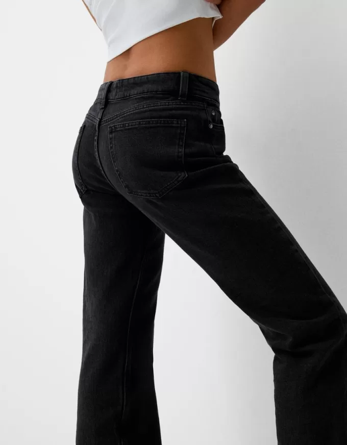 Utsvängda jeans med delad fåll Utsvängda jeans med delad fåll