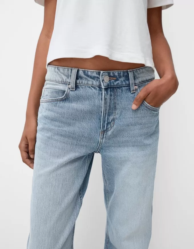 Utsvängda jeans med delad fåll Utsvängda jeans med delad fåll