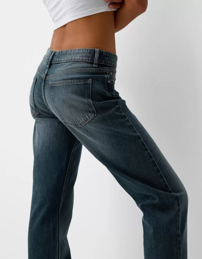 Utsvängda jeans med delad fåll Utsvängda jeans med delad fåll