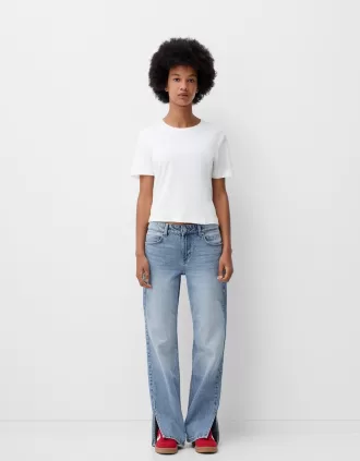 Utsvängda jeans med delad fåll