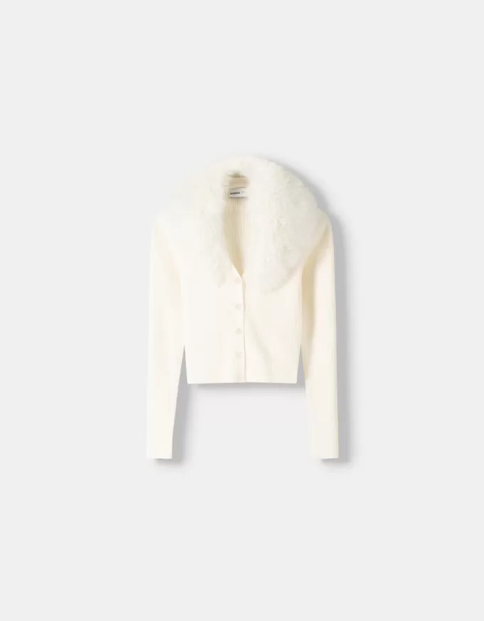 V-ringad cardigan med fuskpäls V-ringad cardigan med fuskpäls