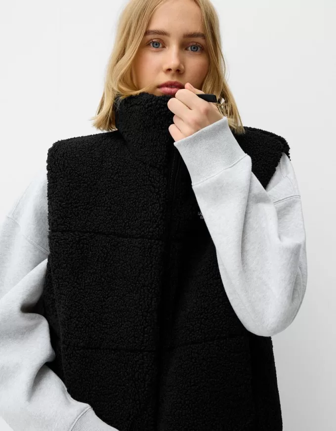 Vändbar faux shearling-väst Vändbar faux shearling-väst