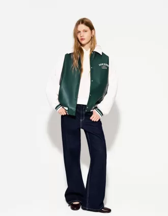 Varsity jacka i konstläder