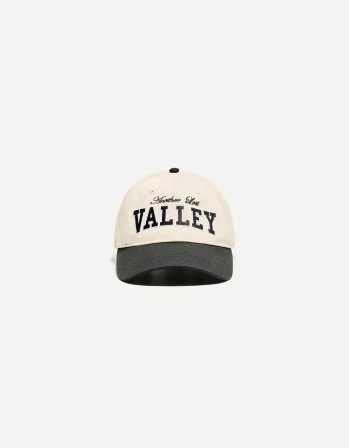 Varsity keps med broderi Varsity keps med broderi