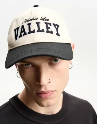 Varsity keps med broderi Varsity keps med broderi