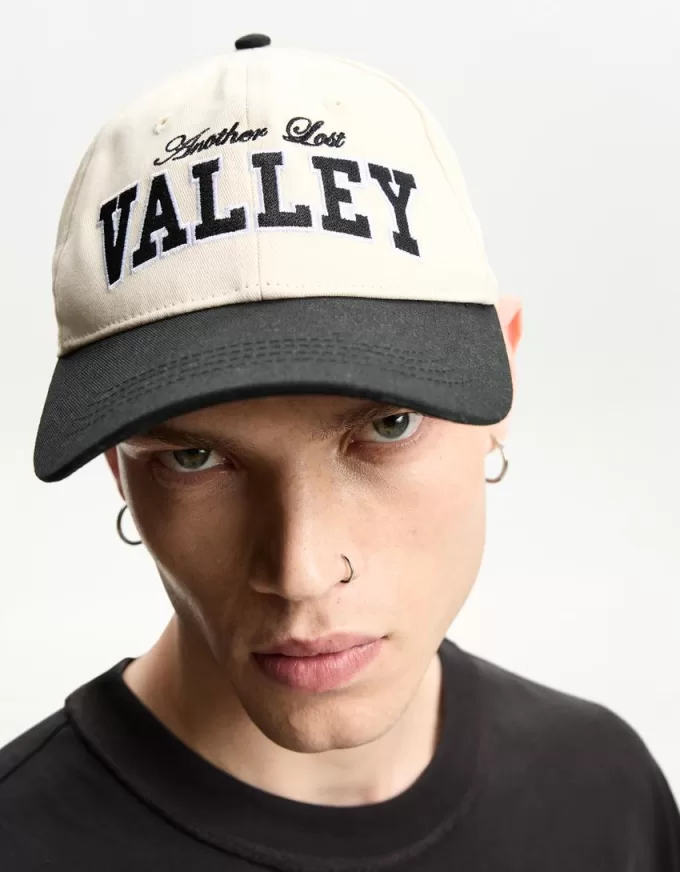 Varsity keps med broderi Varsity keps med broderi
