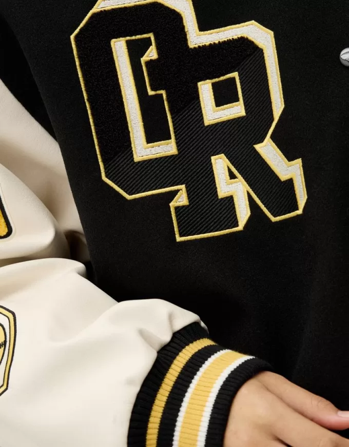 Varsityjacka med kontrasterande ärmar Varsityjacka med kontrasterande ärmar