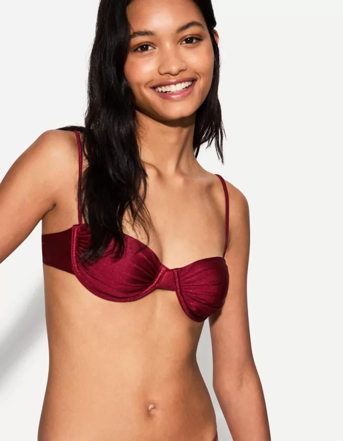 Vinröd bikinitopp med rynkor Vinröd bikinitopp med rynkor